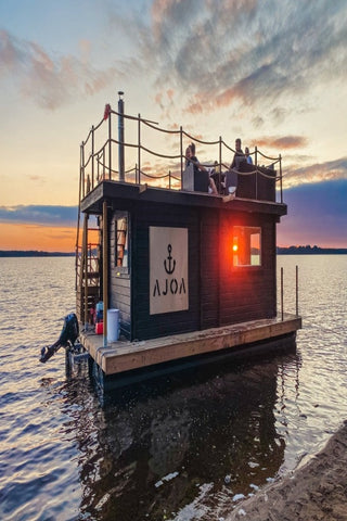 FLOTING SAUNA & HOT TUB IN RIGA DAUGAVA